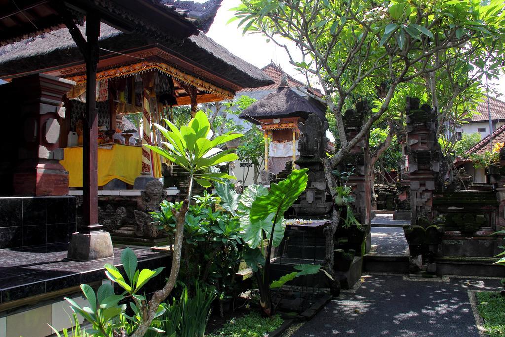 Nugraha Guesthouse 1 Ubud Exterior foto
