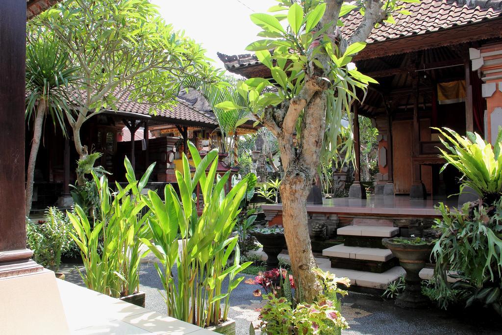 Nugraha Guesthouse 1 Ubud Exterior foto