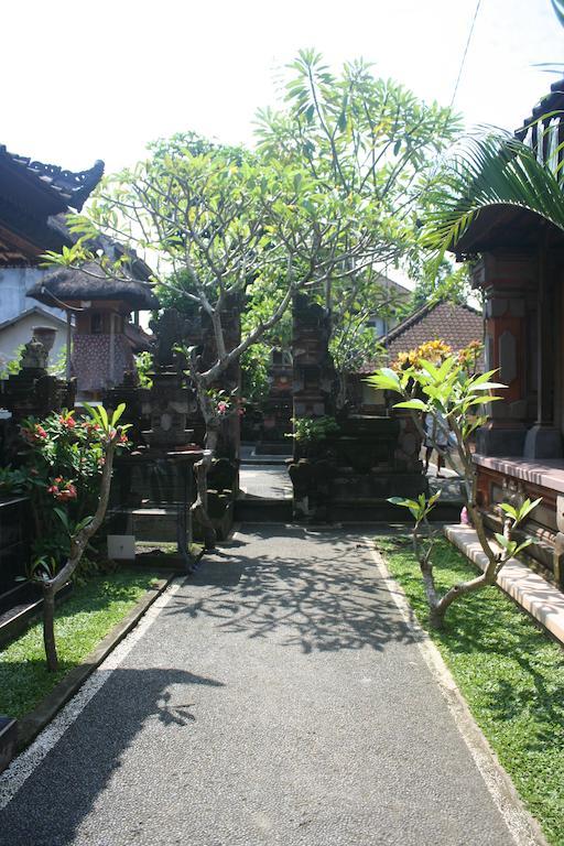 Nugraha Guesthouse 1 Ubud Exterior foto
